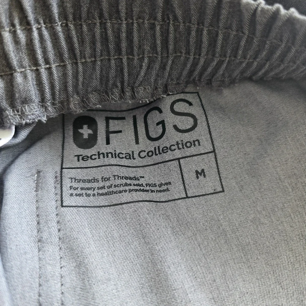 FIGS Technical Collection Scrub Pants Womens Medium Gray Cargo TW2000 Drawstring